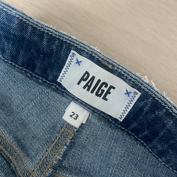 Paige Relaxed Claudine size 23 jeans

Color Concerto Distressed - Picture 6 of 7